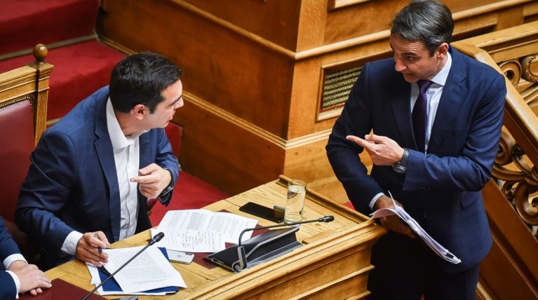 Η πρώτη σύγκρουση κορυφής με φόντο το Σύνταγμα [live]