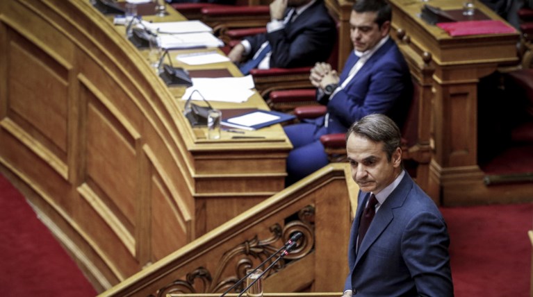 Διαξιφισμοί Τσίπρα -  Μητσοτάκη στη Βουλή για την συνταγματική αναθεώρηση