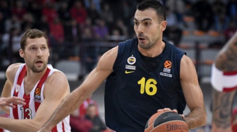 Ευρωλίγκα: Ο Σλούκας «σκότωσε» τον Ολυμπιακό μέσα στο ΣΕΦ
