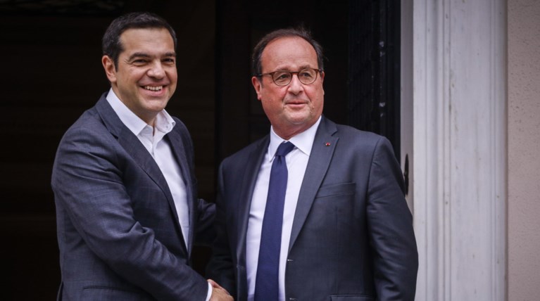 Τσίπρας σε Ολάντ: «Οι φίλοι στα δύσκολα φαίνονται»