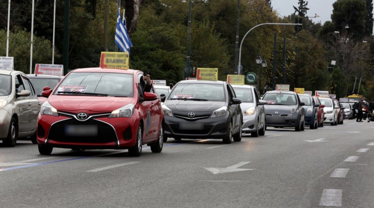 Πορεία διαμαρτυρίας εκπαιδευτών από τις σχολές οδηγών