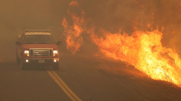 Ζίνκε: Ευθύνες σε περιβαλλοντολόγους για τις πυρκαγιές της Καλιφόρνιας