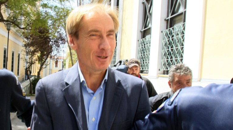 Ζαν Κλωντ Όσβαλντ: Ποιος είναι ο τραπεζίτης που έσπασε το βραχιολάκι