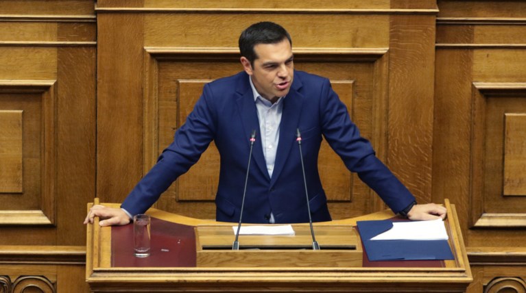 Tσίπρας στη Βουλή: Δεν κάνουμε παροχές «Τσοβόλα δώστα όλα»