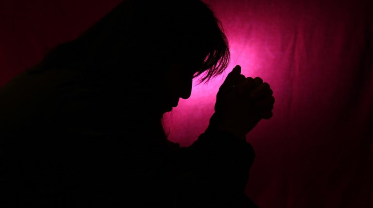 Η οικονομική κρίση αυξάνει καθημερινά τη βία κατά των γυναικών