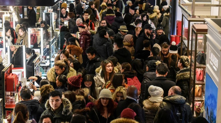 Black Friday: Οι Αμερικανοί αψήφησαν το κρύο, σχημάτισαν μεγάλες ουρές