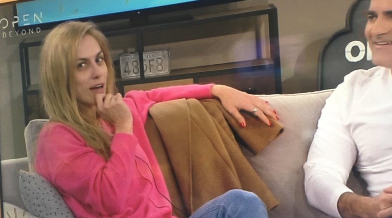 Ποια τόλμησε και βγήκε στην τηλεόραση χωρίς μακιγιάζ;