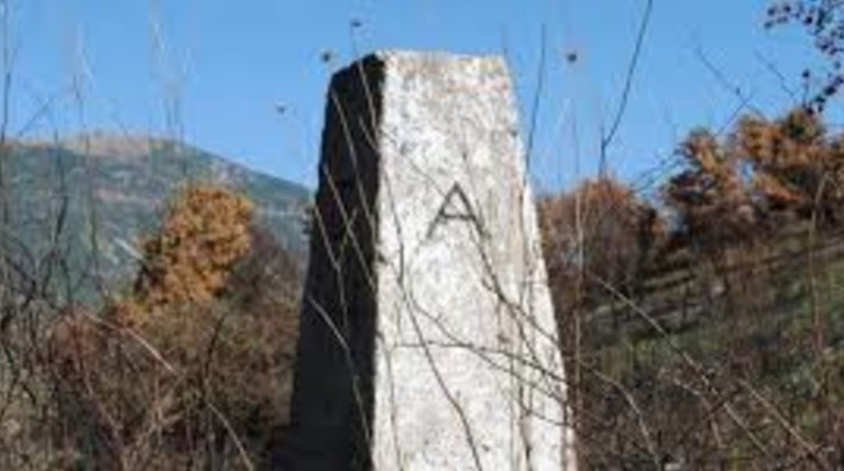 Περίεργο περιστατικό στα σύνορα με ΠΓΔΜ:Εβγαλαν 105 κολώνες στην οριογραμμή