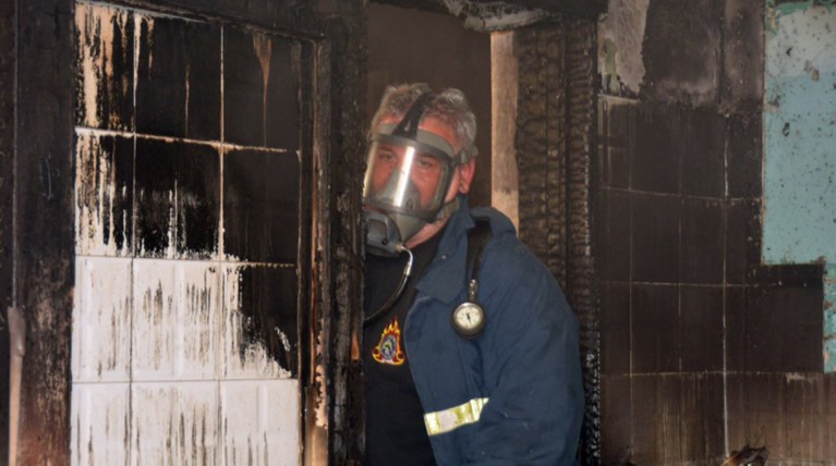 Δύο νεκροί από φωτιά σε υπόγειο στην Πλ. Αττικής