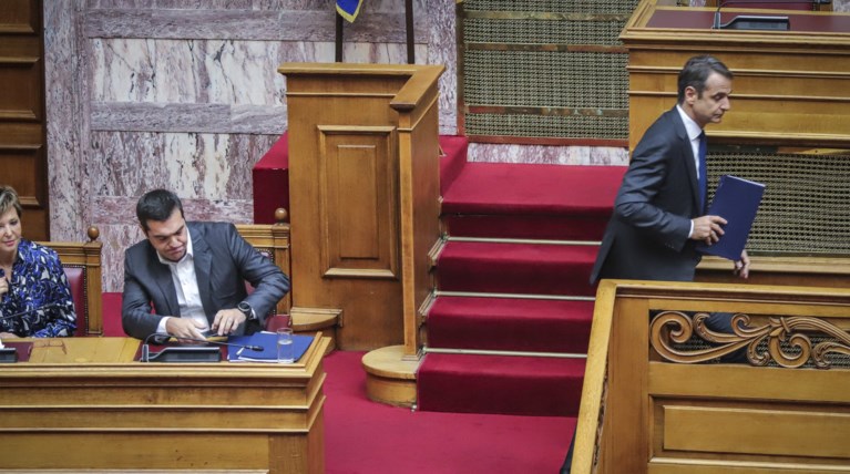Τα γκάλοπ, οι κάλπες και οι διαρροές από δεξιά και αριστερά