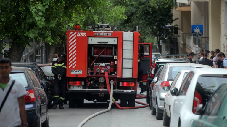 Φωτιά σε διαμέρισμα στο Μαρούσι - απεγκλωβίστηκαν τρία άτομα