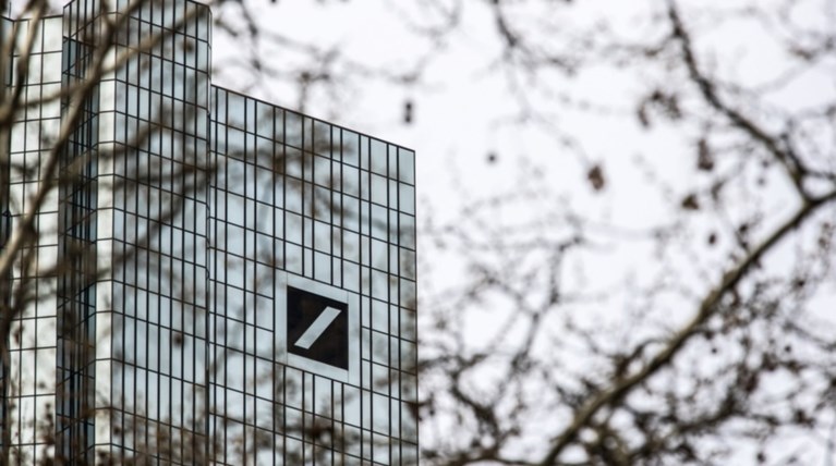 Έφοδος των εισαγγελέων στα κεντρικά της Deutsche Bank στη Φρανκφούρτη