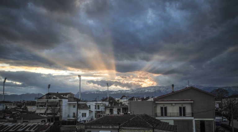 Νεφώσεις, κρύο και τοπικές βροχές