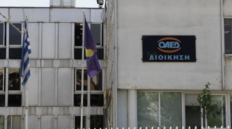 Πότε καταβάλλονται δώρο Χριστουγέννων και επιδόματα ανεργίας