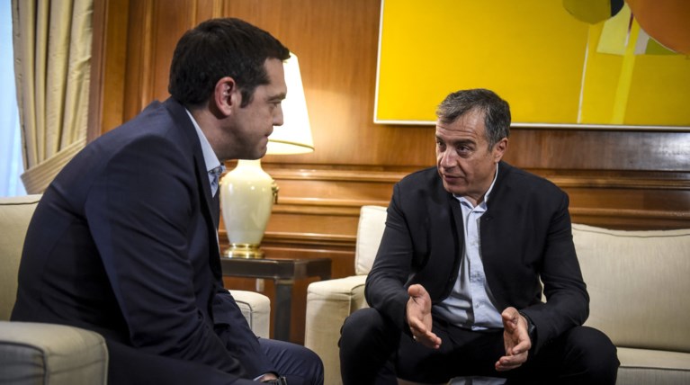 Τα δημοσίευματα, το tweet του Σταύρου και τα "καρφιά" του Μαξίμου