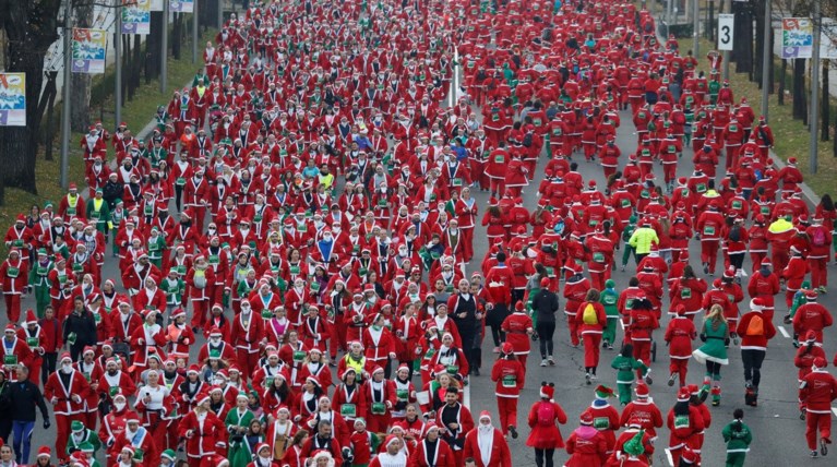 Ισπανία: Χιλιάδες Άγιοι Βασίληδες στους δρόμους της Μαδρίτης