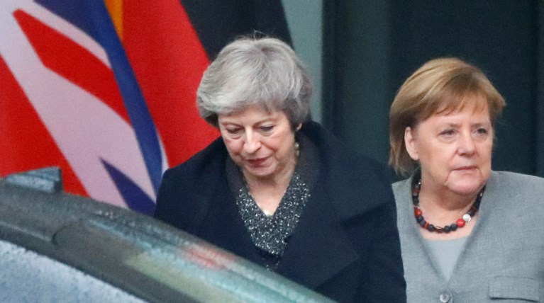 Συνάντηση Μέι-Μέρκελ:Η Γερμανία απορρίπτει επαναδιαπραγμάτευση