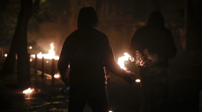 Νέα καταδρομική επίθεση στα ΜΑΤ στην Καισαριανή