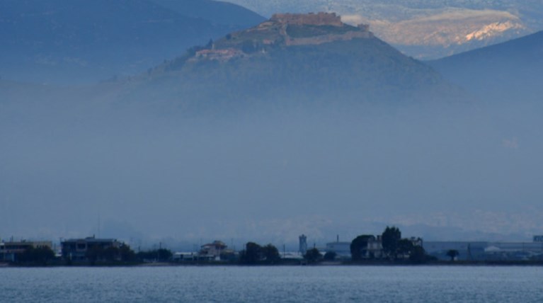 Εντυπωσιακό φαινόμενο με τη θάλασσα να «βράζει» στο Ναύπλιο