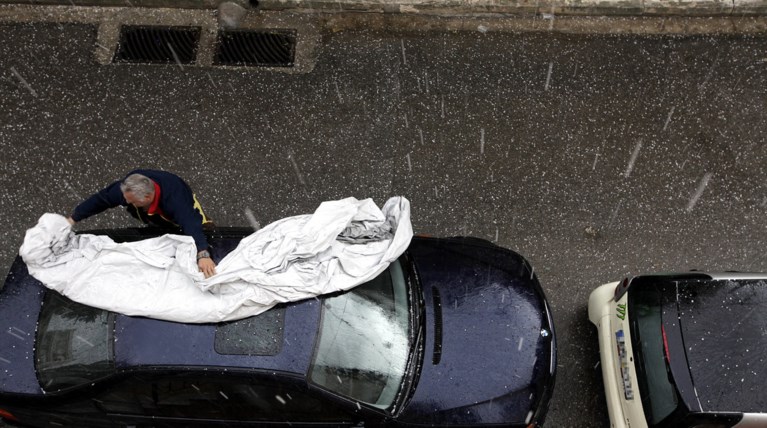 Συννεφιά με τοπικές βροχές και θερμοκρασία έως 13 βαθμούς