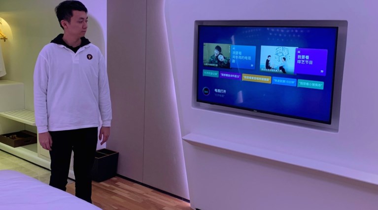 Δείτε το: άνοιξε το πρώτο ξενοδοχείο με ρομπότ και σκανάρισμα προσώπου