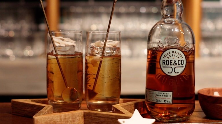 Το νέο premium Irish whiskey Roe & Co είναι η ιδανική βάση για cocktail