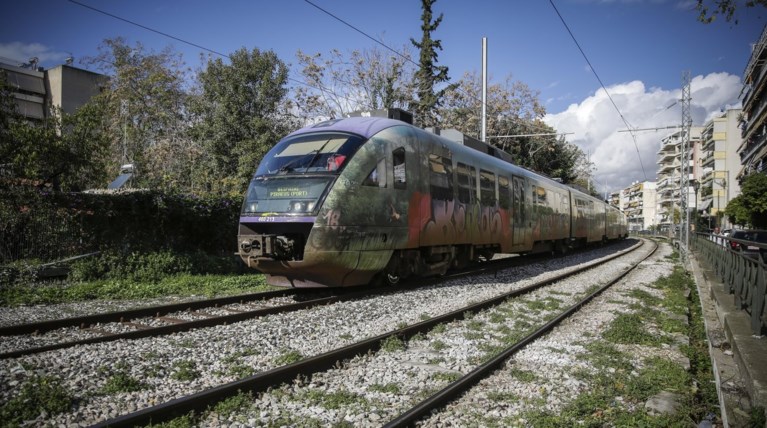Σύγκρουση τρένου με ΙΧ στην Κωνσταντινουπόλεως, ένας τραυματίας