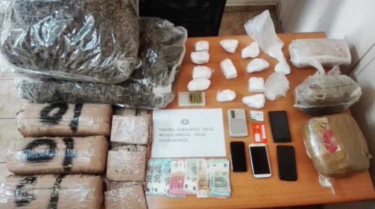 Τρεις συλλήψεις για μεγάλη διακίνηση ναρκωτικών στη Νέα Χαλκηδόνα