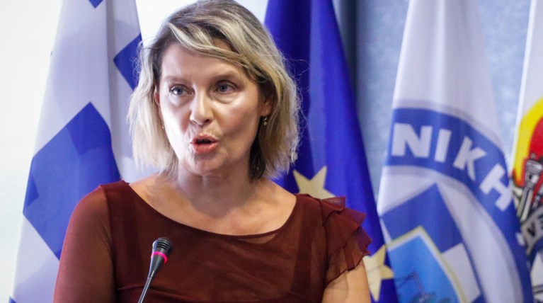 Παπακώστα για τη βόμβα στον Αγ. Διονύσιο: Συστήνω αυτοσυγκράτηση