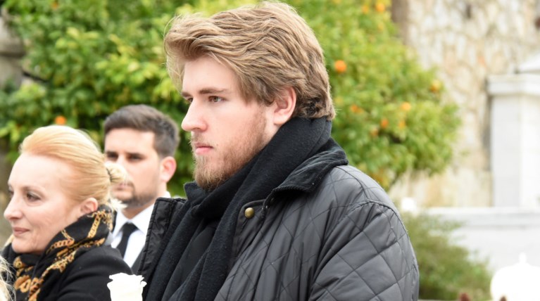 Κηδεία Μαριάννας Τόλη: Τραγική φιγούρα ο 22χρονος γιος της