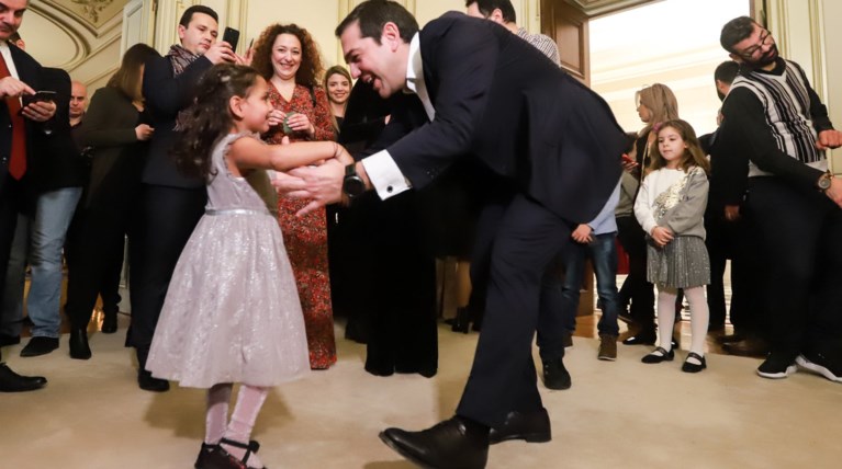 Μέγαρο Μαξίμου: Η μικρή χορεύτρια που ξεσήκωσε τον Τσίπρα [Eικόνες]