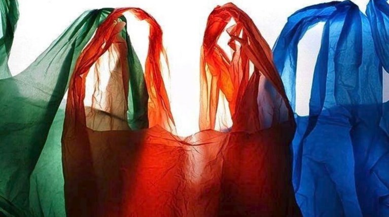 Αυξάνεται από σήμερα η τιμή της πλαστικής σακούλας