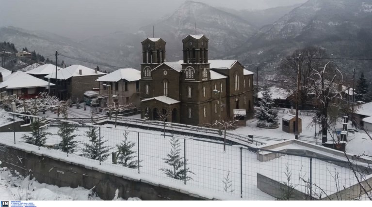 Σαρώνει o «Ραφαήλ»:  Εγκλωβισμένα 50 άτομα στην Φθιώτιδα