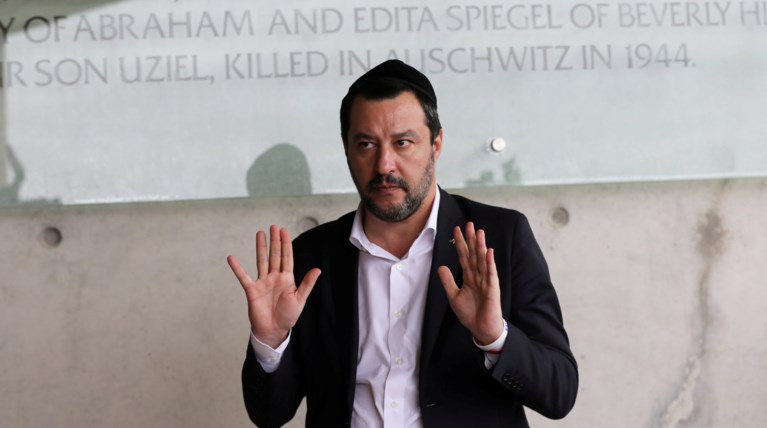 Οι δήμαρχοι Νάπολης και Παλέρμο αψηφούν το νόμο Σαλβίνι