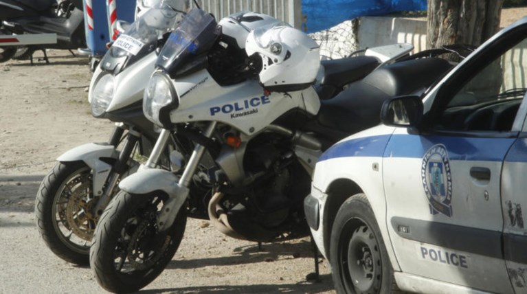 Λαμία: Μπήκε με το στιλέτο στο χέρι και απείλησε μάνα και παιδιά