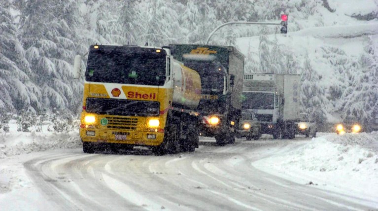 Ρυθμίσεις στην Αθηνών-Λαμίας και Εγνατία λόγω χιονόπτωσης