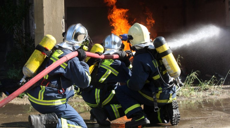 Σε κρίσιμη κατάσταση δίδυμα που σώθηκαν απο πυρκαγιά