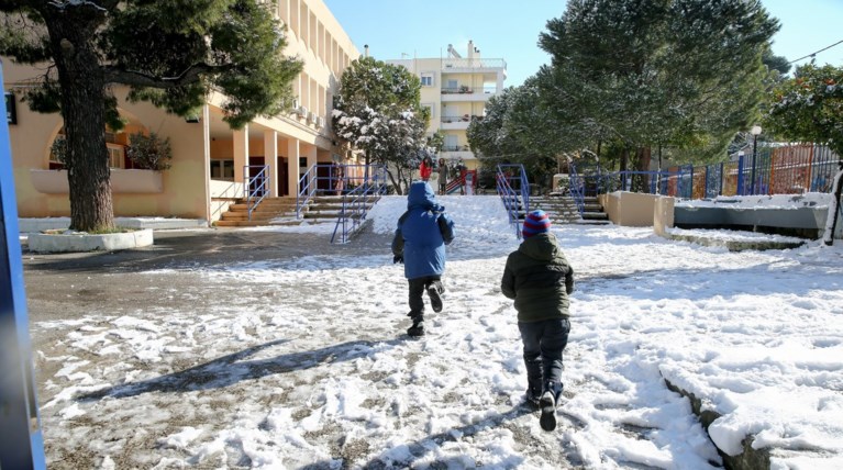 Νέα ενημέρωση: Κλειστά σχολεία στην Αττική και αλλαγές ωραρίου την Τετάρτη