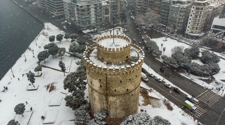 Kλείνουν τα σχολεία στη Θεσσαλονίκη λόγω σφοδρής χιονόπτωσης