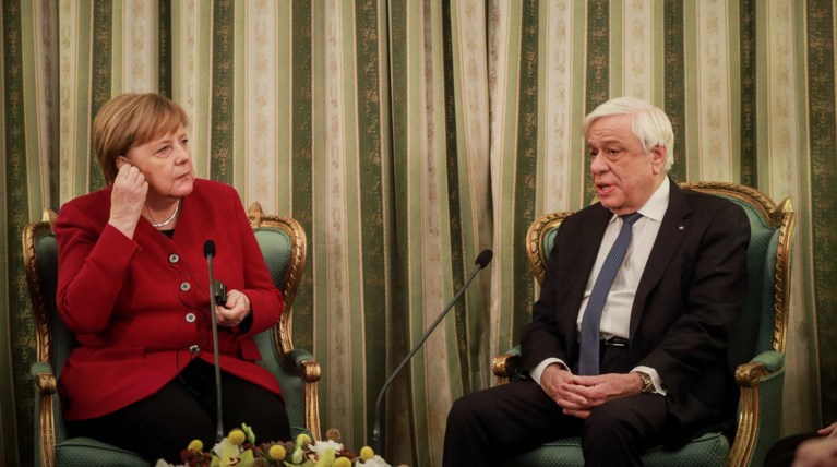 Μέρκελ σε Παυλόπουλο: Χαιρόμαστε που η Ελλάδα τελείωσε με τα μνημόνια