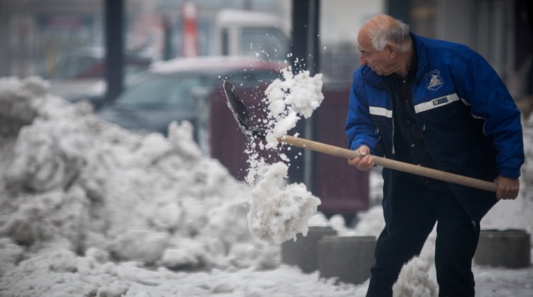 Βελτιώνεται ο καιρός στη Βόρεια Ελλάδα - Υποχωρεί το ψύχος