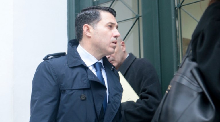 Απαγόρευση εξόδου από τη χώρα για τον Νίκο Μανιαδάκη