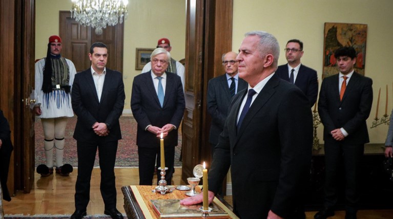 Ορκίστηκε ο νέος Υπουργός Άμυνας Ευάγγελος Αποστολάκης