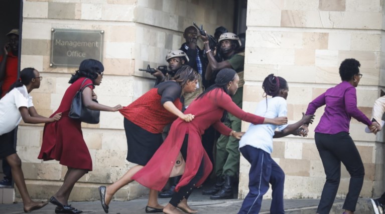 Πυροβολισμοί σε συγκρότημα ξενοδοχείου και γραφείων στο Ναϊρόμπι