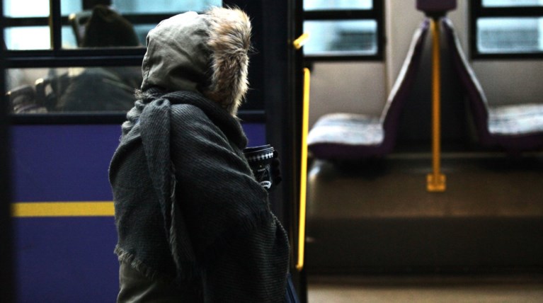 Τσουχτερό κρύο, παγετός και χιόνια
