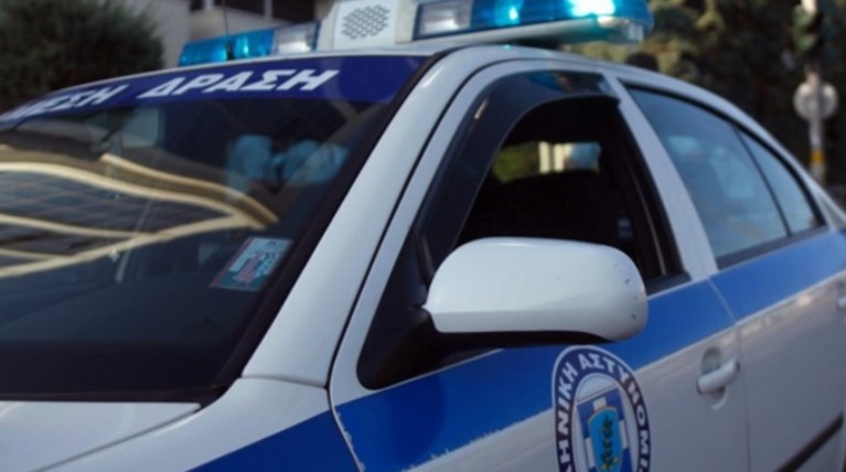 Εκλεψαν αυτοκίνητο στον Πειραιά και συγκρούστηκαν με άλλα δύο