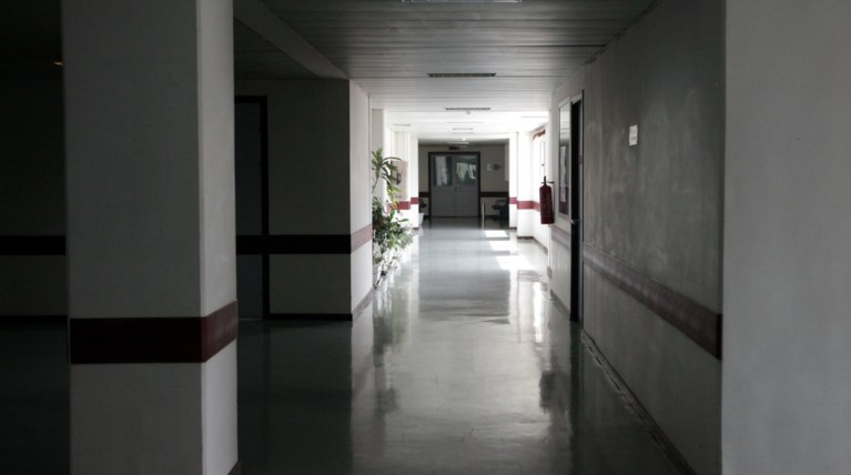 Συνέλαβαν 25 παράνομες αποκλειστικές νοσοκόμες στη Δυτ. Αττική
