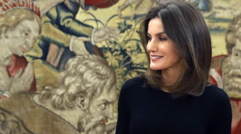 Η βασίλισσα Λετίθια τούς άφησε άφωνους: φόρεσε ρούχο που αγόρασε 16 ευρώ