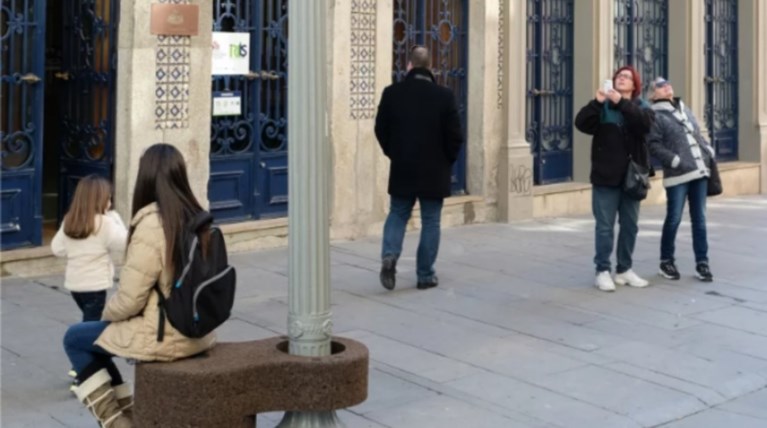 Η Πορτογαλία παρουσιάζει το «clip!», ένα παγκάκι από φελλό