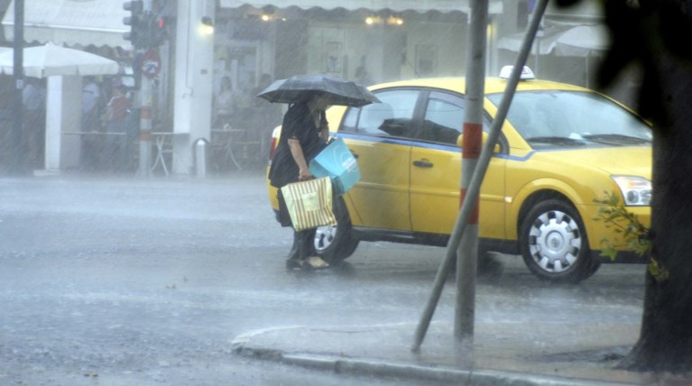 Βροχές, ισχυρές καταιγίδες και χιόνια στην βόρεια Ελλάδα